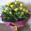 神奈川県大和市北島生花店の花　B-13  黄バラとかすみ草の花束
